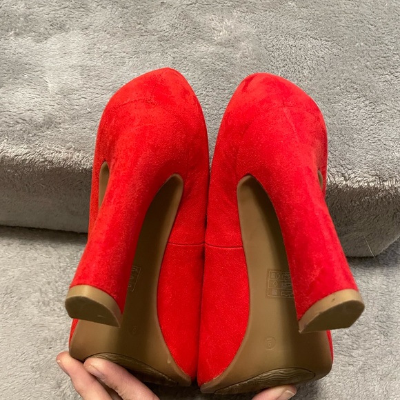 Moda Spana red faux suede peep toe heels - Picture 8 of 13